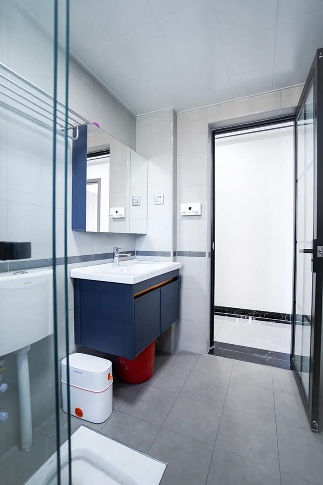 105㎡三居室，用冷暖色調(diào)碰撞出年輕人有趣的簡(jiǎn)約生活。